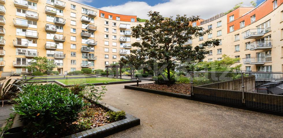 Modern 1 bed within a private luxury secure development mins to tube  Eden Grove, Holloway